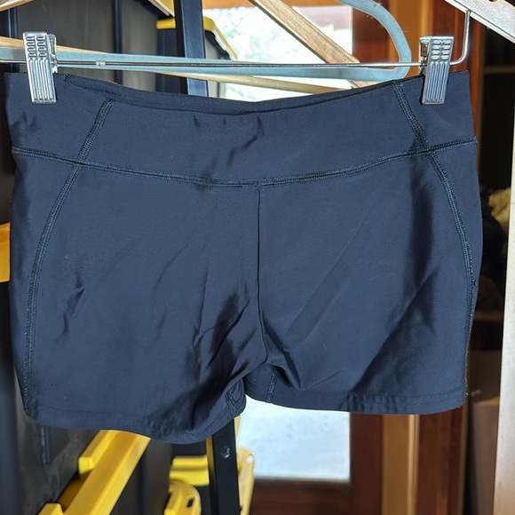 Under Armour Black Athletic Volleyball Workout Shorts Compression Fit Sz Medium - Picture 6 of 7